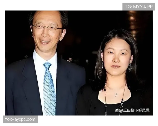 伏明霞出门像去菜市场，结账那刻像进了拍卖场