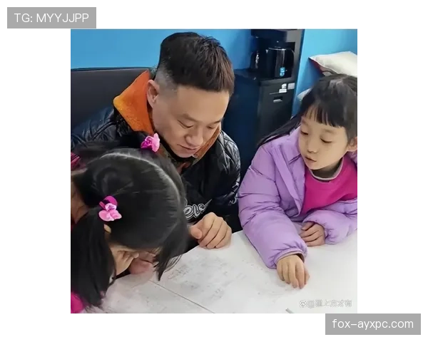 杨威带娃练体操，这自律劲儿是遗传的？