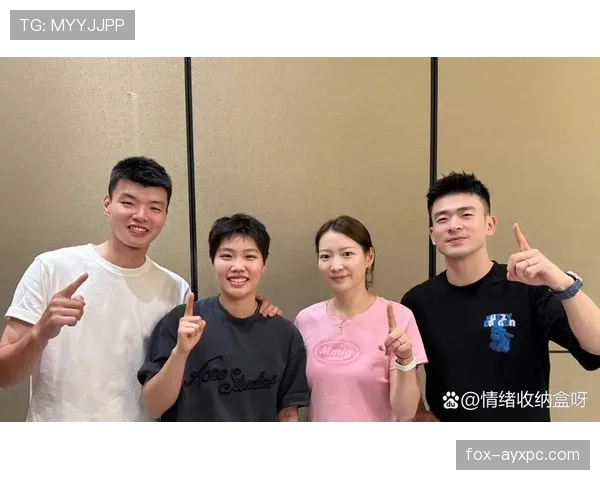 黄东萍训练完直接啃鸡腿?这自律和放纵切换也太真实了 黄东萍训练完直接啃鸡腿?这自律和放纵切换也太真实了